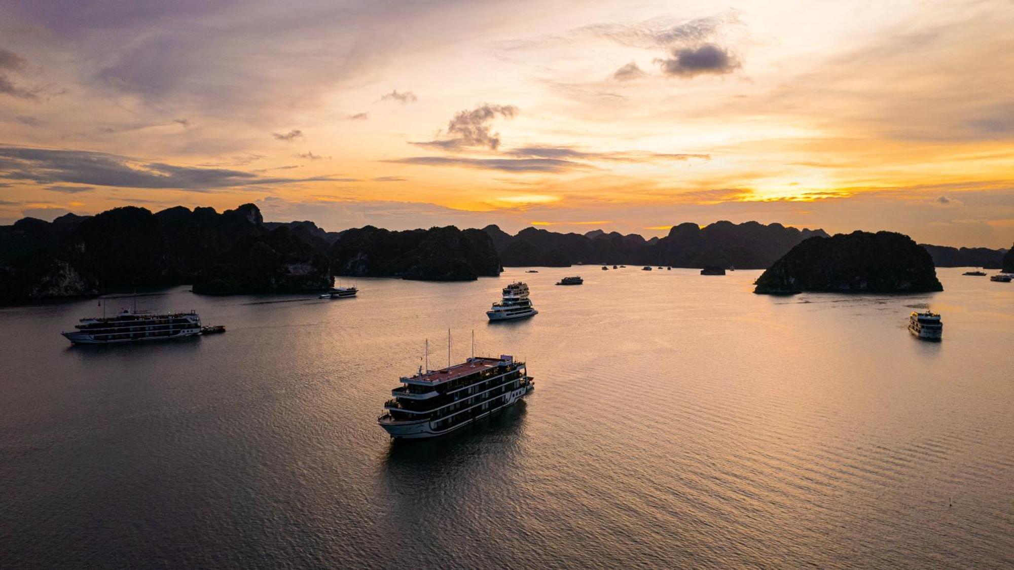 La Regina Grand Cruise Hotel Ha Long Exterior foto