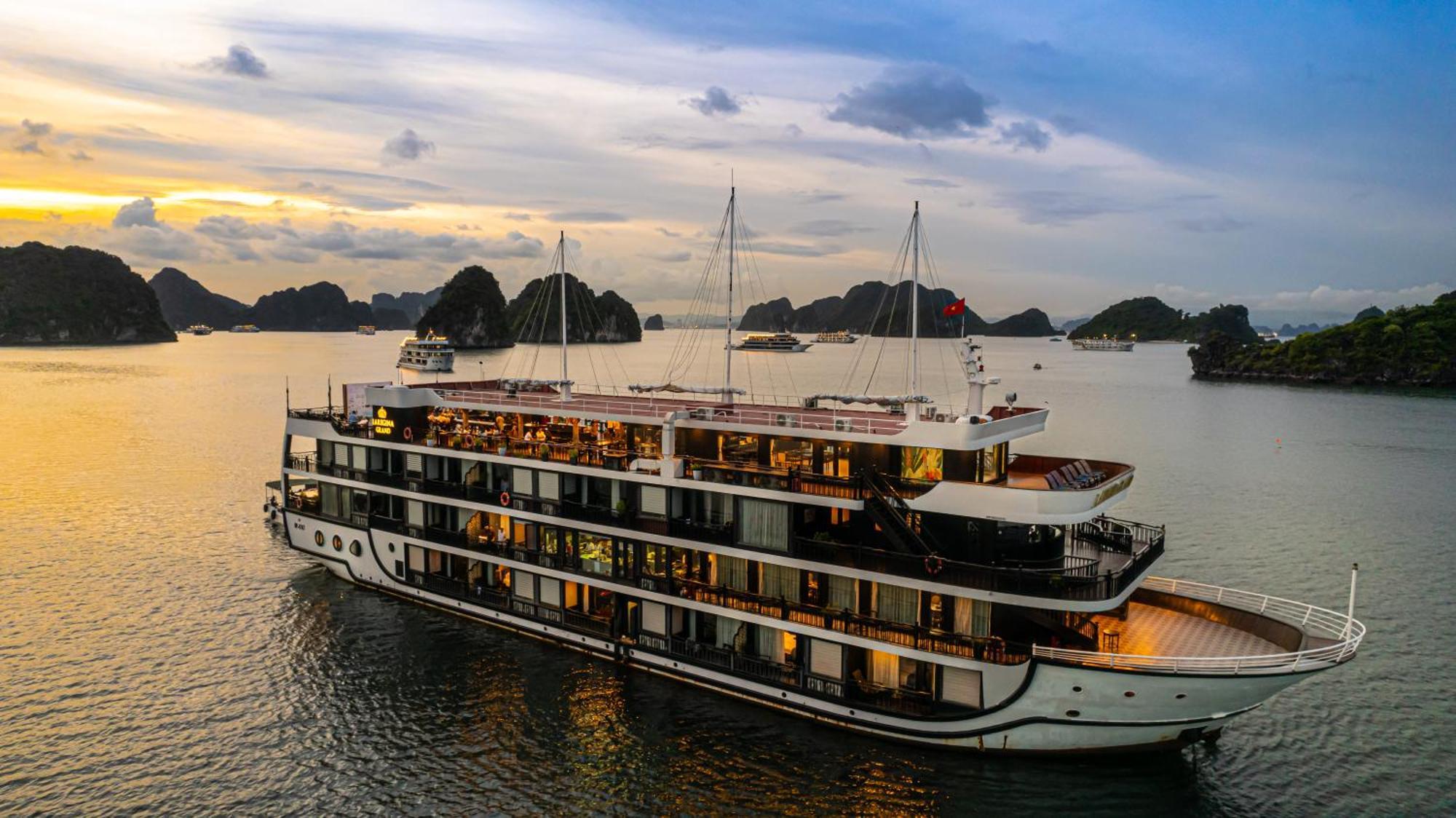 La Regina Grand Cruise Hotel Ha Long Exterior foto